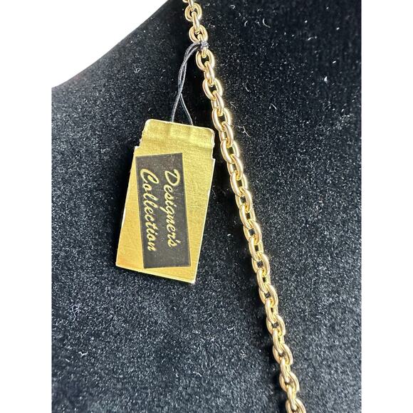 Vintage Intaglio Cameo with a Gold Tone Necklace - Picture 3 of 11